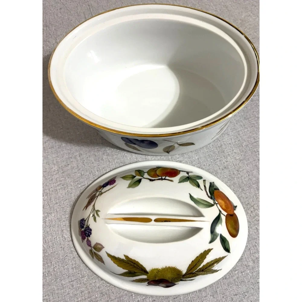 Royal Worcester Evesham 2.5 Qt 10